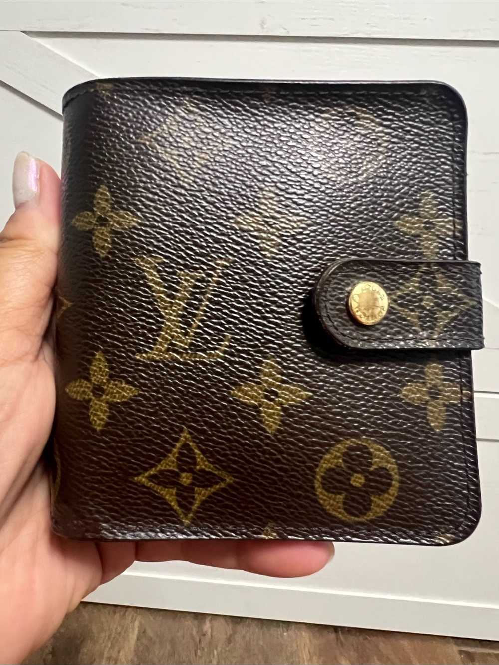 Louis Vuitton Monogram Compact Bifold Wallet - Excellent Condition